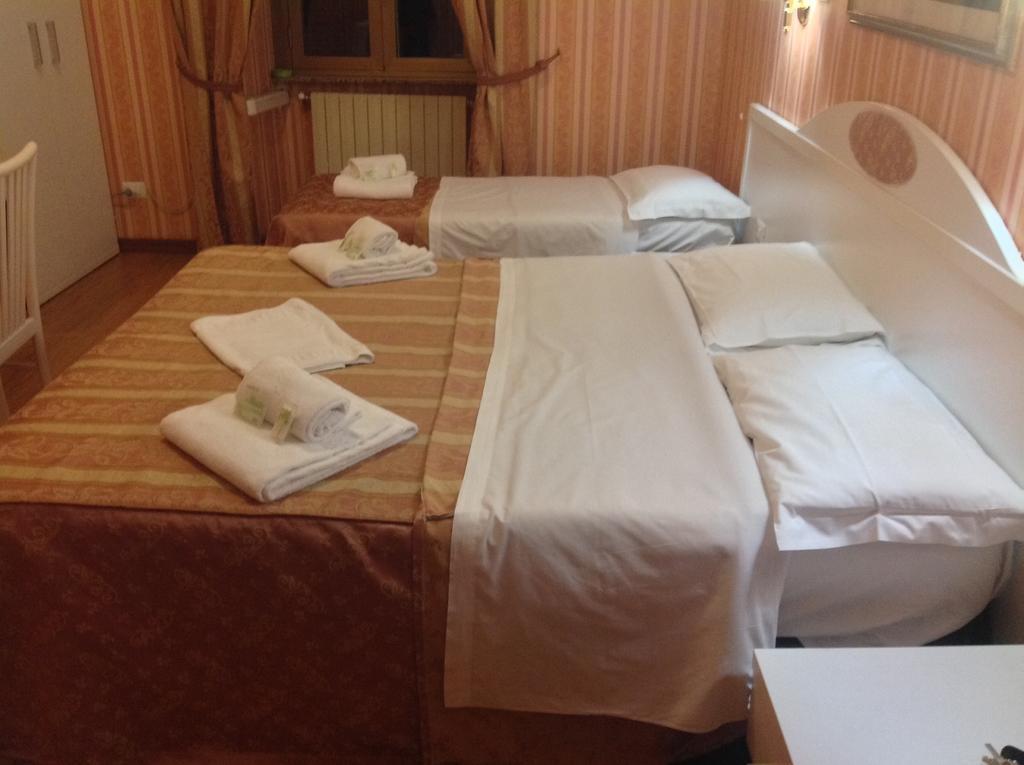 Hotel Rome Palace Pokoj fotografie