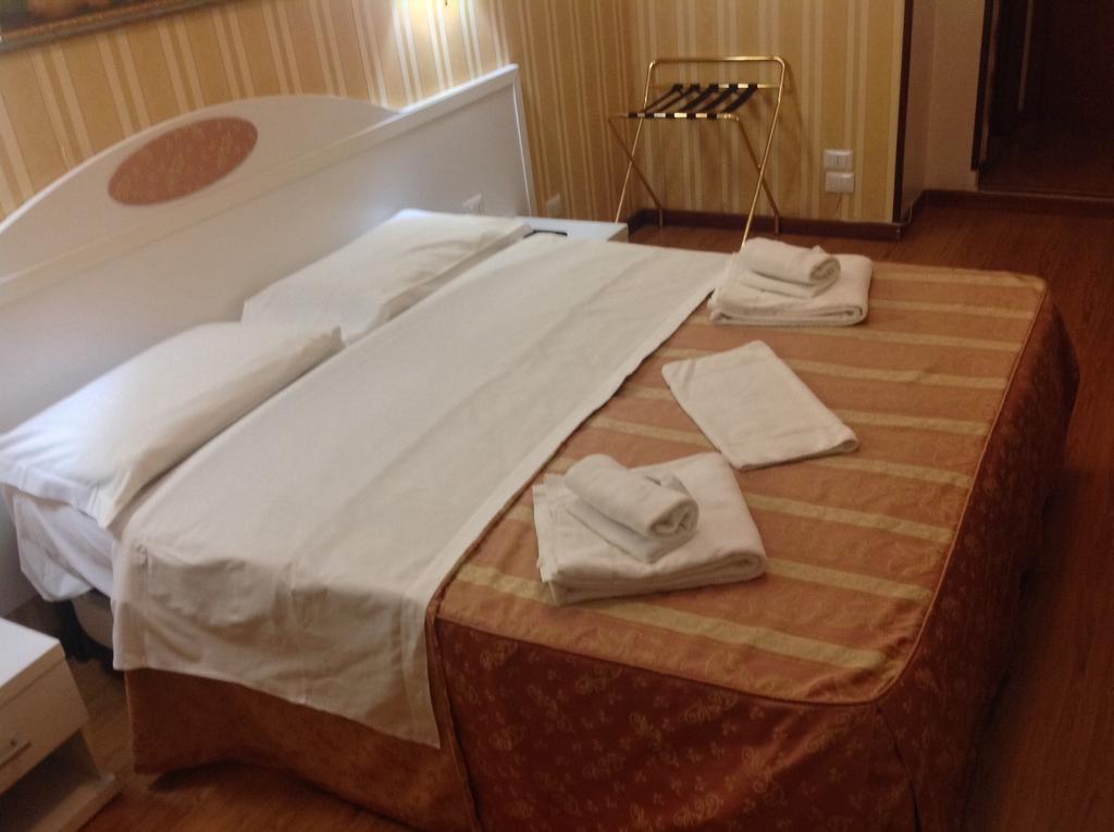 Hotel Rome Palace Pokoj fotografie